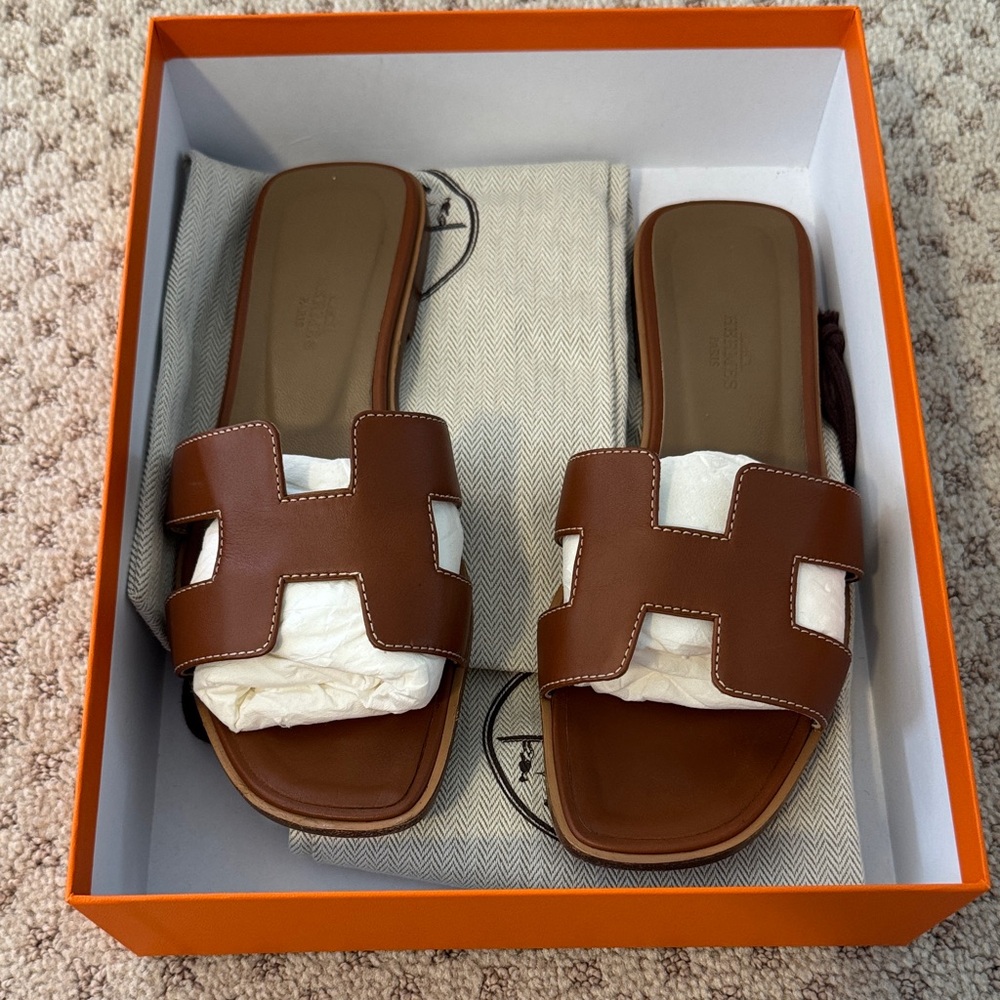 Hermes Oran Box Leather Gold, size 38, Womens